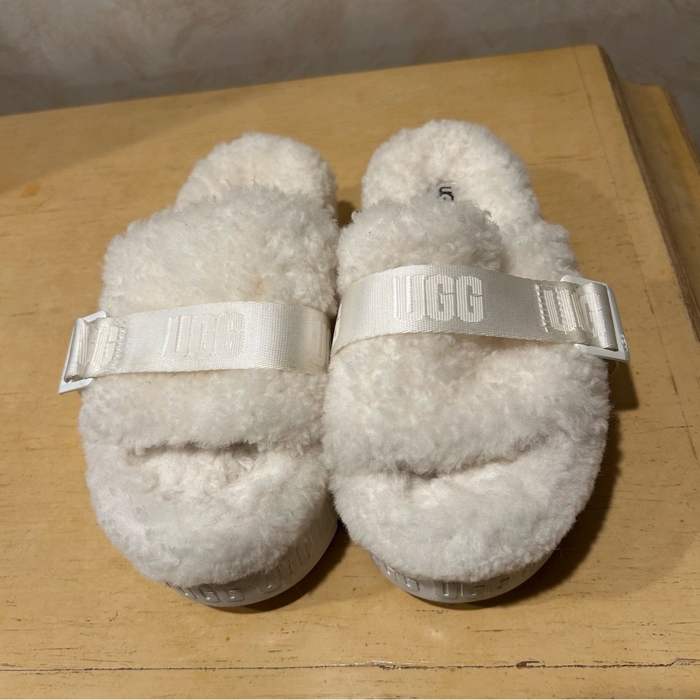 Ugg plush slide slipper cream and white in size 7